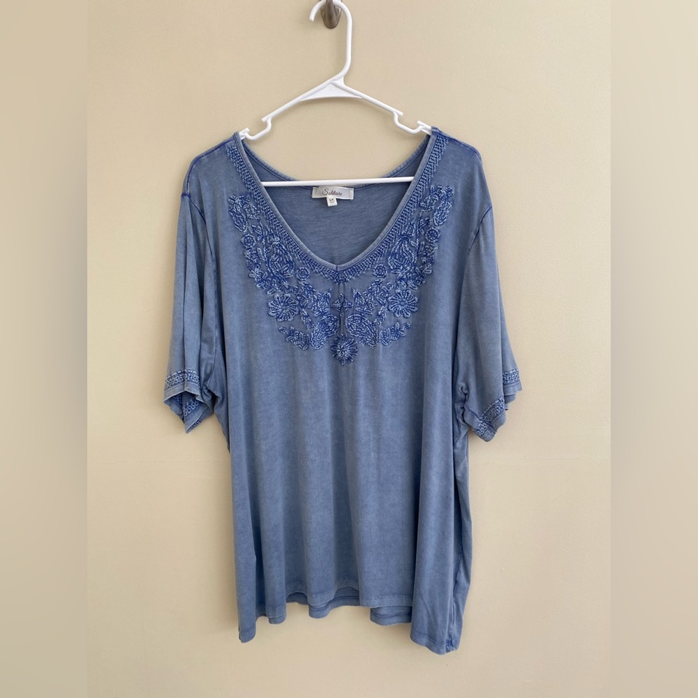 EUC Short Sleeve Denim Colored Jersey Knit Top with Embroidery size 3x